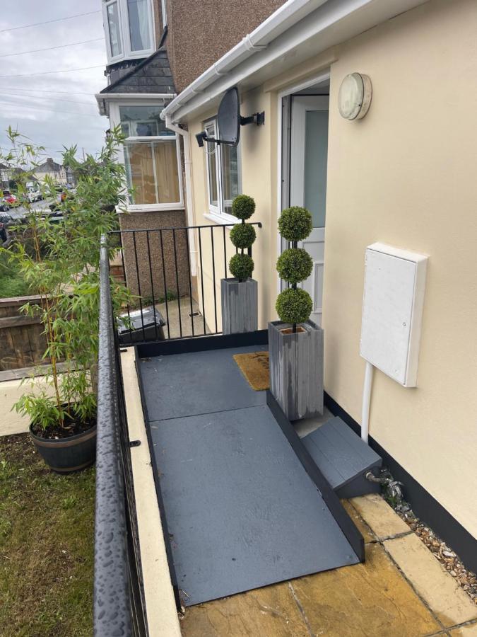Two Bedroom Detached Modern Bungalow Close To Plymouth Argyle Fc ภายนอก รูปภาพ